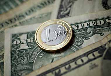 Белорусский рубль ослаб к доллару и евро на открытии торгов БВФБ 26 октября