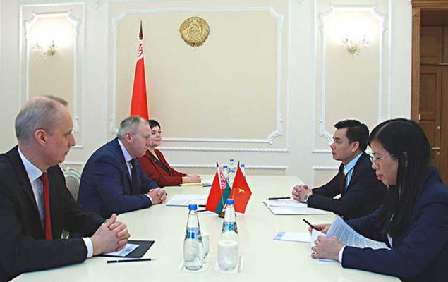 Премьер-министр Республики Беларусь Сергей Румас встретился с Чрезвычайным и Полномочным Послом Вьетнама в Беларуси Фам Хаем.