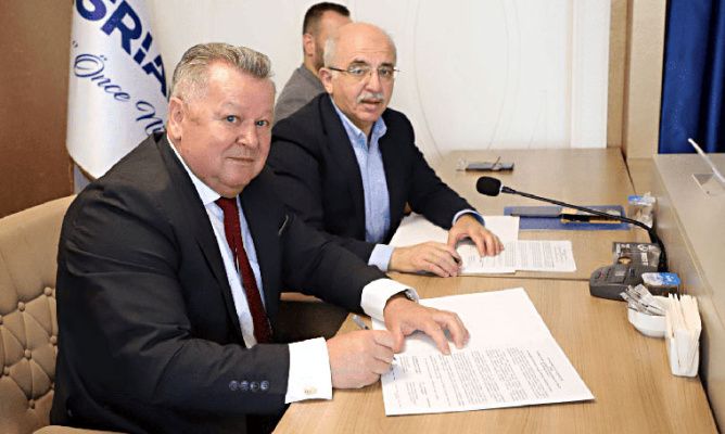 Со стороны администрации СЭЗ «Брест» Соглашение подписал первый заместитель главы администрации Александр Шукайло, со стороны ассоциации бизнесменов Турции ASRIAD – президент Джемиль Йылдыз.