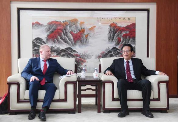 В ходе визита состоялась рабочая встреча Александра Кучинского с Исполнительным директором Ассоциации банков Китая Пань Гуанвэем. Фото пресс-службы Ассоциации банков Китая.