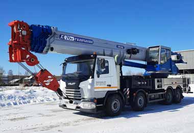 Российский завод выпустил новый автокран на базе шасси белорусского МЗКТ