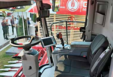 Гомсельмаш впервые представил комбайн с роторной схемой обмолота и сепарации на выставке «Белагро»