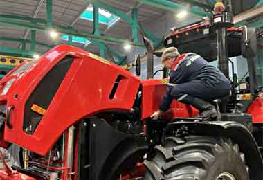 Беларусь планирует запустить сборочное производство тракторов в Венгрии