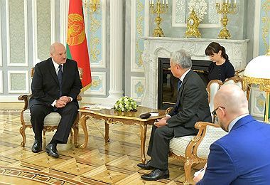 Лукашенко предлагает Азиатскому банку инфраструктурных инвестиций вложиться в развитие дорожной сети Беларуси