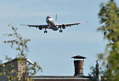 Минтранс определил правила контроля уровня авиационного шума над территориями жилой застройки вблизи аэродромов