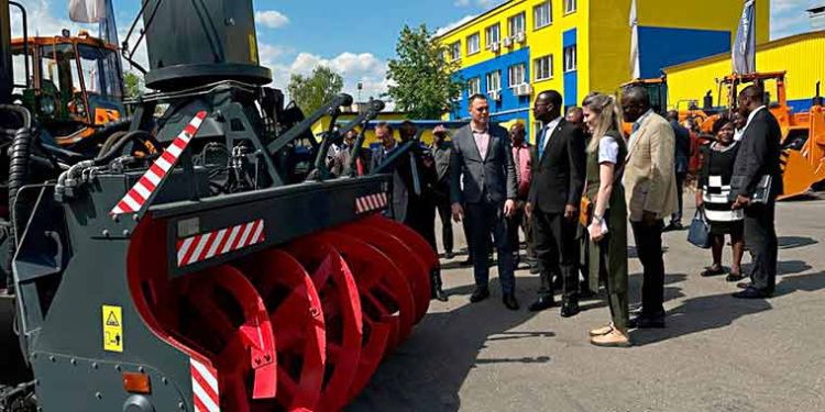 Амкодор готов развивать сотрудничество с Зимбабве