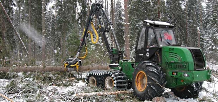 Представители ОАО "Амкодор" провели мастер-классы и на практике показали преимущества белорусской лесозаготовительной техники в реальных условиях башкирского леса.