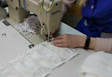 Беллегпром временно перепрофилирует свои предприятия для пошива медицинских масок