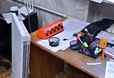 Выплаты «серых» зарплат выявлены в 16 компаниях-такси Минска и Минской области