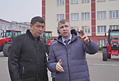 МТЗ готов поставлять в Бишкек технику для уборки улиц