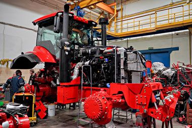 МТЗ завершает сборку второго трактора BELARUS 5425