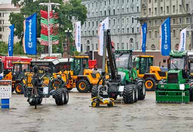 Амкодор представил свою технику на выставке «Судьба гигантов» в Минске