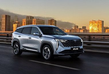 Кроссовер Geely Atlas с передним приводом начали продавать в России