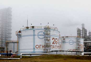 Нафтан продолжает работать на сниженной загрузке из-за недостаточного объема чистой нефти