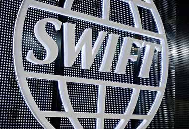 ЕС принял решение отключить от SWIFT семь российских банков