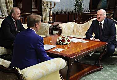 Лукашенко положительно оценивает работу российского Сбербанка в Беларуси