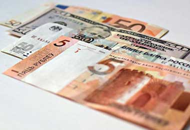 Белорусский рубль ослаб к трем основным валютам на открытии торгов БВФБ 7 июня