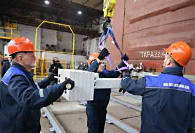 БелАЗ-холдинг представил инновационный комбайн для ремонта вагонов
