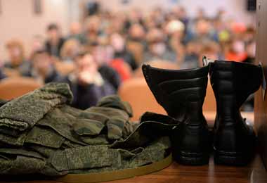 Поправки в законопроект об отсрочках от армии приняты в первом чтении