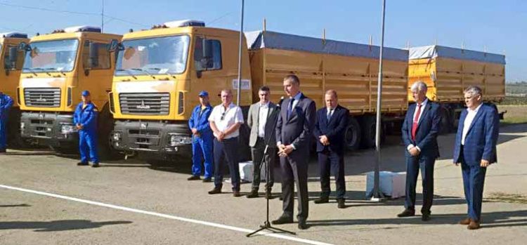 МАЗ поставил 10 автопоездов-семечковозов в Саратовскую область РФ