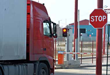 Автотранспортным операторам из России и Беларуси запретили въезд в Евросоюз