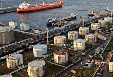 Петербургский нефтяной терминал в 2021 г планирует принять 810 тыс т белорусских нефтепродуктов