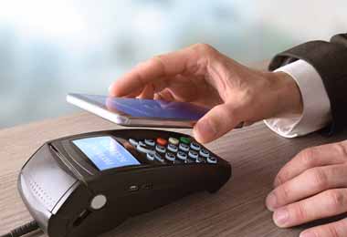 Банк «Решение» тестирует бесконтактные платежи мобильным телефоном