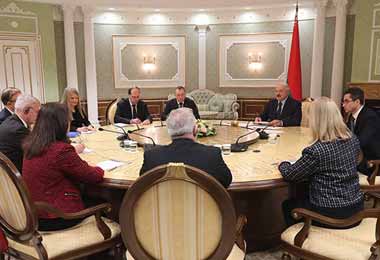 Лукашенко пригласил шведские и финские компании к реализации в Беларуси проектов в области транспорта и логистики
