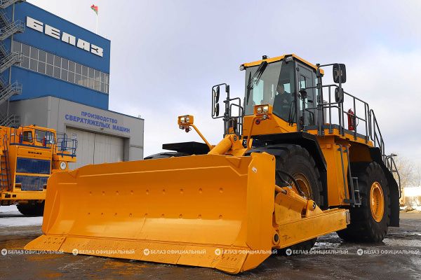 БелАЗ начал заводские испытания нового 50-тонного бульдозера