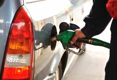 Автомобильное топливо в Беларуси снова дорожает с 30 марта
