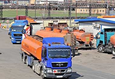 МЧС определило порядок подготовки работников, занятых перевозкой опасных грузов
