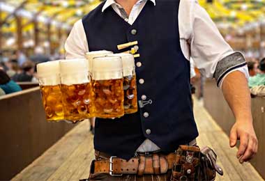 Литр пива на Октоберфесте в этом году подорожал до 13,75 евро