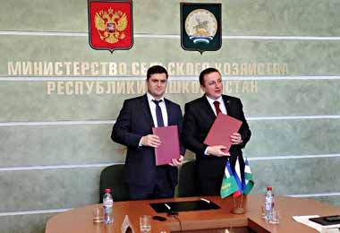 Гомсельмаш подписал соглашение на поставку 90 комбайнов в Башкортостан