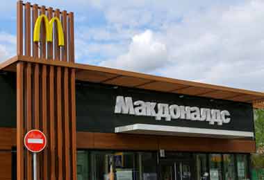МакДональдс в Беларуси продолжит работу под брендом «Вкусно — и точка»