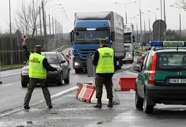 Польша и Литва продлили закрытие границ до середины апреля