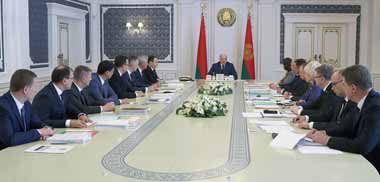 Лукашенко потребовал навести порядок в деятельности ИП и самозанятых