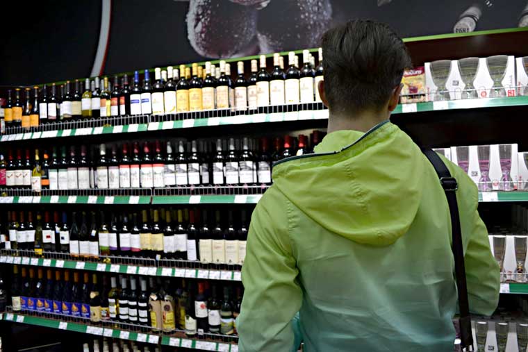 Продажа алкогольных напитков в Минске будет ограничена 29 мая