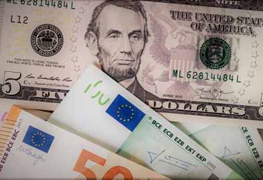 Доллар и евро подешевели на торгах БВФБ 18 февраля