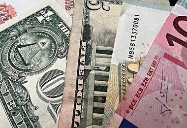 Курсы доллара, евро и юаня снизились на торгах БВФБ 10 января, российский рубль подорожал