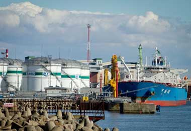 Беларусь закупила еще два танкера нефти