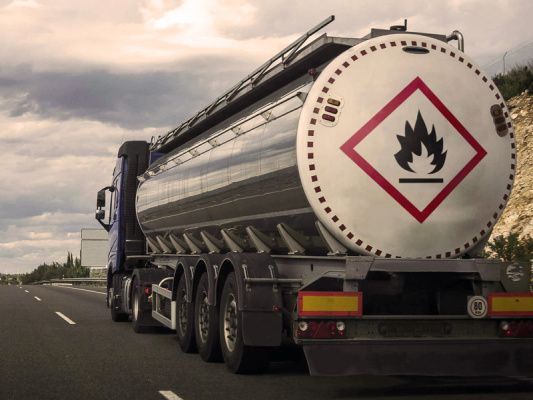 ЕЭК определила подходы к оформлению и выдаче спецразрешений на международные перевозки опасных грузов