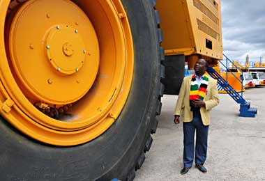 БелАЗ готов развивать сотрудничество с добывающими компаниями Зимбабве