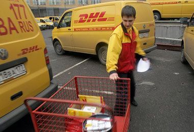 Компания DHL Express приостановила доставку грузов и документов в Россию