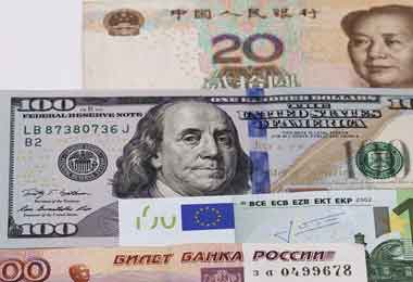 Курсы доллара, юаня и евро заметно снизились на торгах БВФБ 24 октября, российский рубль продолжил дорожать