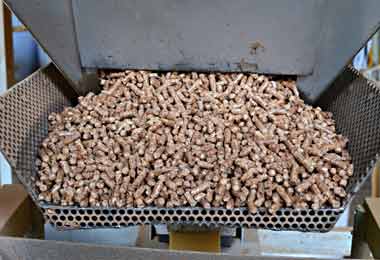 БУТБ проведет крупные торги топливными гранулами на внутренний рынок