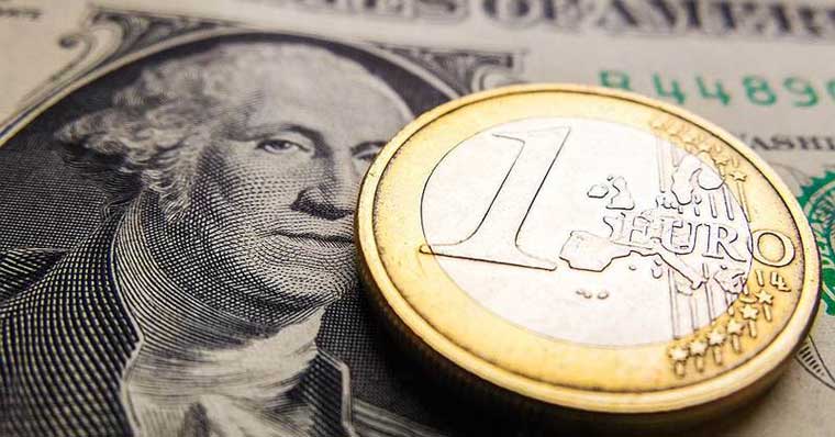 Доллар и евро продолжили дешеветь на торгах БВФБ 14 июня, курс российского рубля снова вырос