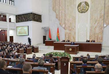 Лукашенко потребовал от правительства дать эффективный ответ на санкции в отношении Беларуси