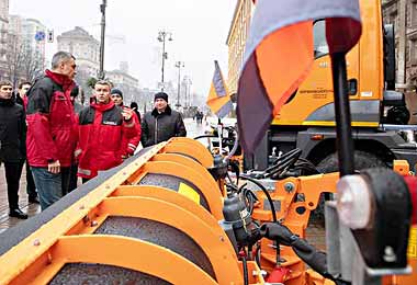 МАЗ поставил партию коммунальных машин в Киев