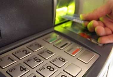 Альфа Банк отменил лимиты на снятие долларов в банкоматах