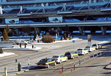 Транспортная инспекция выявила более 200 нарушений в работе таксистов в Национальном аэропорту Минск с начала 2019 г